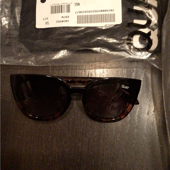 NEW! Rare Quay Noosa POLARIZED sunnies main image 6